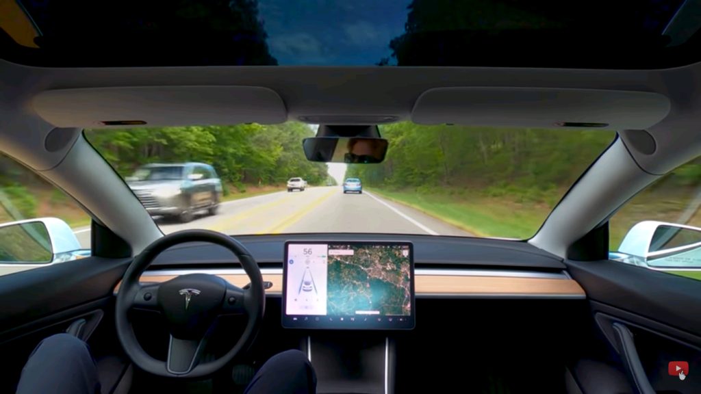 El Sistema de conducción autónoma total de la empresa de vehículos eléctricos, Tesla, dará inicio en 2021. Fuente: Youtube