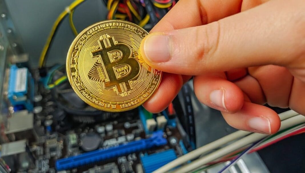 Desplome de Bitcoin es precedido por venta de inventario y por parte de mineros