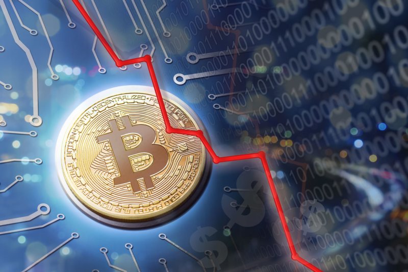 Acciones de empresas de cripto minería se derrumban junto con Bitcoin