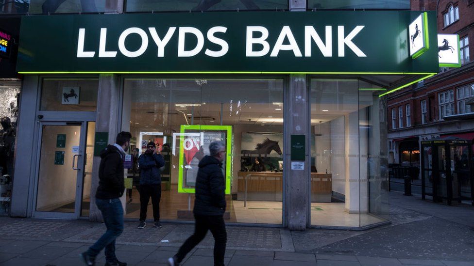 Banco inglés Lloyds busca un experto en criptomonedas