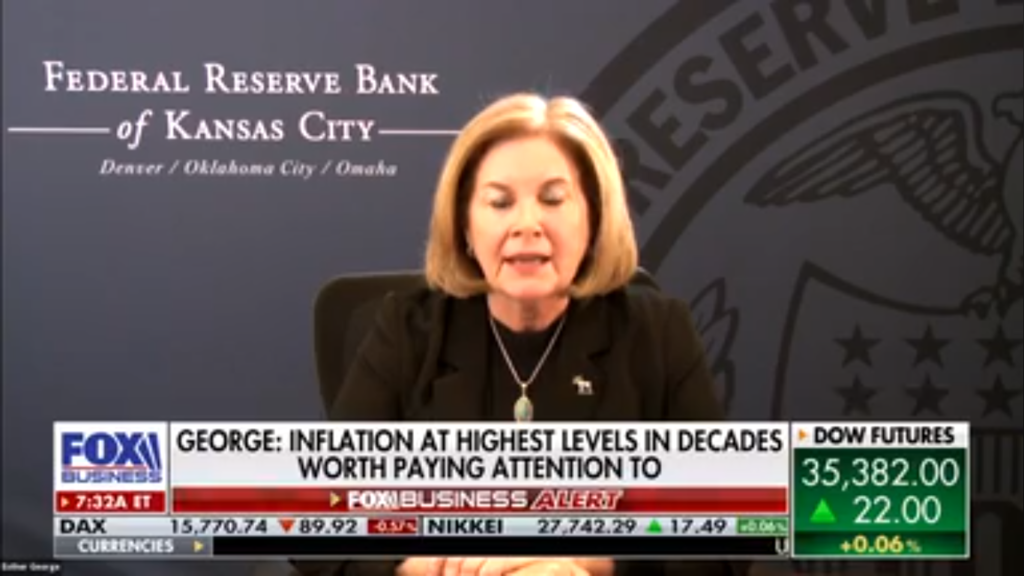 Halcones de la FED se pronuncian en los medios apostando por el recorte inmediato a la compra de bonos. Las declaraciones anteceden el esperado discurso de Jerome Powell en Jackson Hole. Fuente: Captura de pantalla en FOX Business