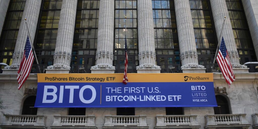 Luego del lanzamiento del fondo BITO, los ETFs de Bitcoin podrían mover unos $30.000 millones de dólares para 2024. Fuente: Coindesk
