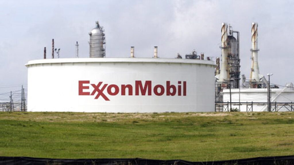 La gigante petrolera Exxon Mobil promete dedicar hasta $10 mil millones de dólares para la recompra de acciones. Fuente: Fox Business