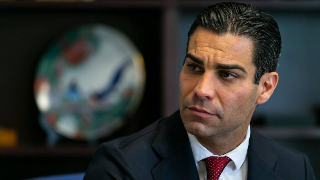 Entre las noticias más vistosas de la jornada destacadas en nuestro cripto resumen, se encuentra la decisión del alcalde de Miami, Francis Suárez de recibir la totalidad de su salario en Bitcoin. Fuente: Miami Herald