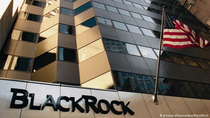 Entre las acciones a largo plazo ideales para invertir, figura la gigante BlackRock. Fuente: DW