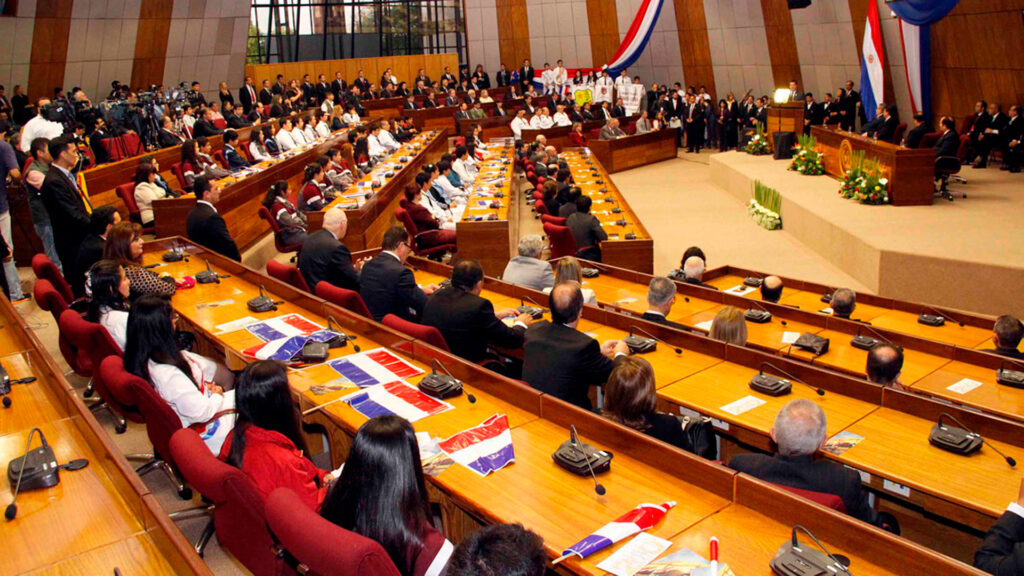 Entre las noticias más importantes de este resumen, destaca que el Senado de Paraguay aprueba un proyecto de ley para la creación de un cripto marco regulatorio. Fuente: Infobae