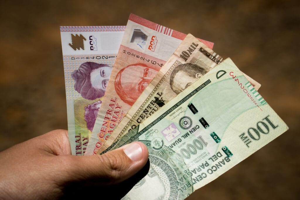 Paraguay cambiará la actual familia de billetes del Guaraní